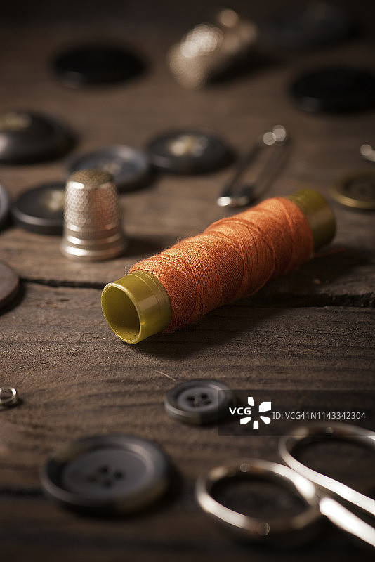 布料上的各种缝纫用品图片素材