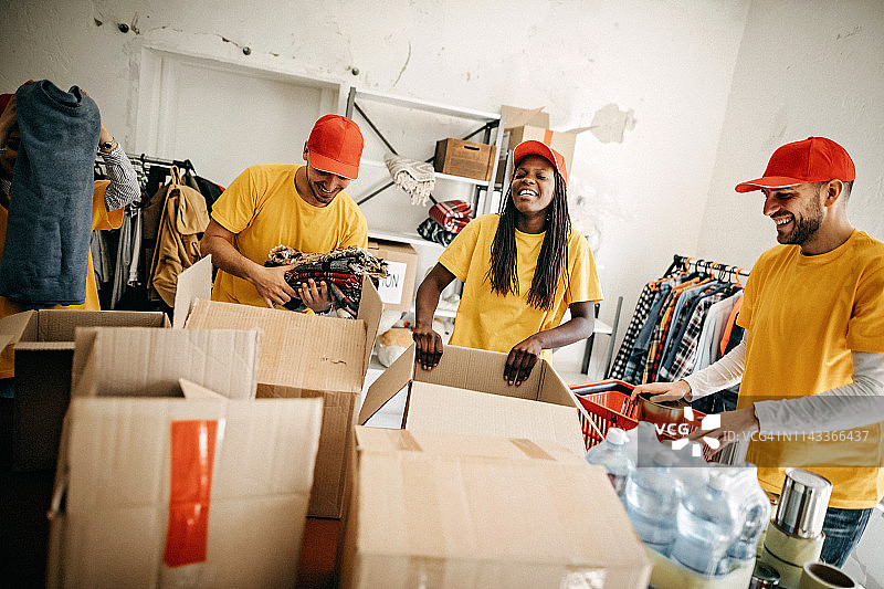 帮助他人带来的慷慨感图片素材