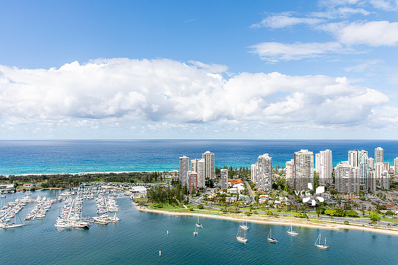 黄金海岸海岸线景观：澳大利亚黄金海岸冲浪者天堂的自然环境图片素材