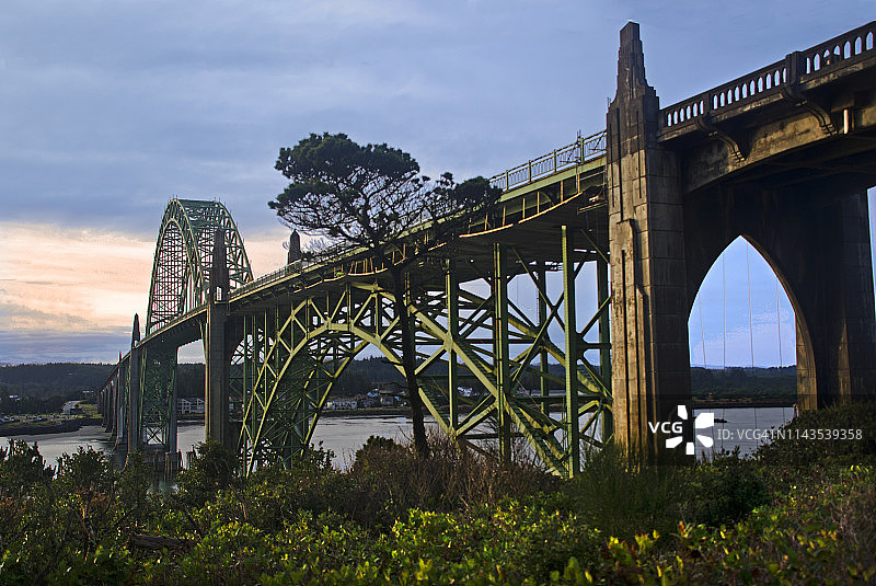俄勒冈州雅quina湾大桥图片素材