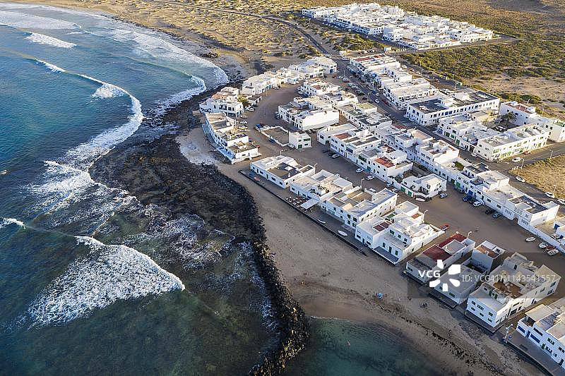 法马拉海湾无人机航拍，兰萨罗特岛，加那利群岛，西班牙图片素材