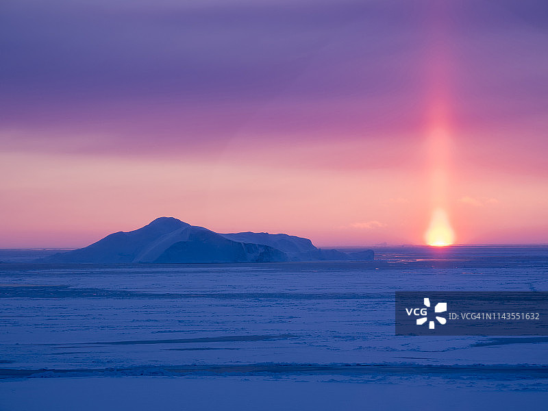 格陵兰伊卢利萨特冰峡湾的日落图片素材
