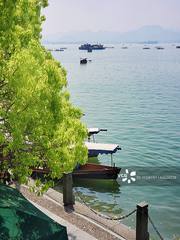 杭州西湖上的巡游图片素材