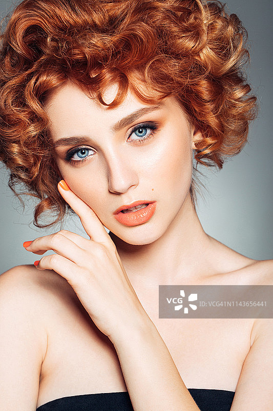 女孩的柔美肖像图片素材