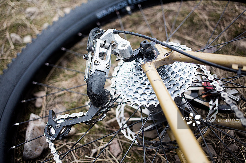 山地自行车后轮和后拨链器细节图图片素材