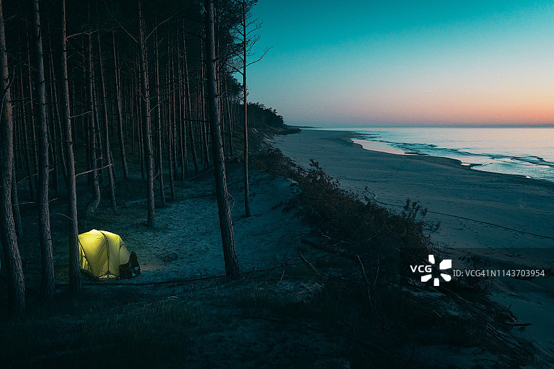 夜晚的海滩营地自然静居图片素材
