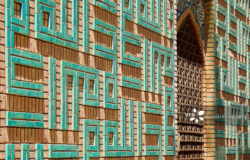 伊朗的清真寺门和绿松石色伊斯兰书法图片素材