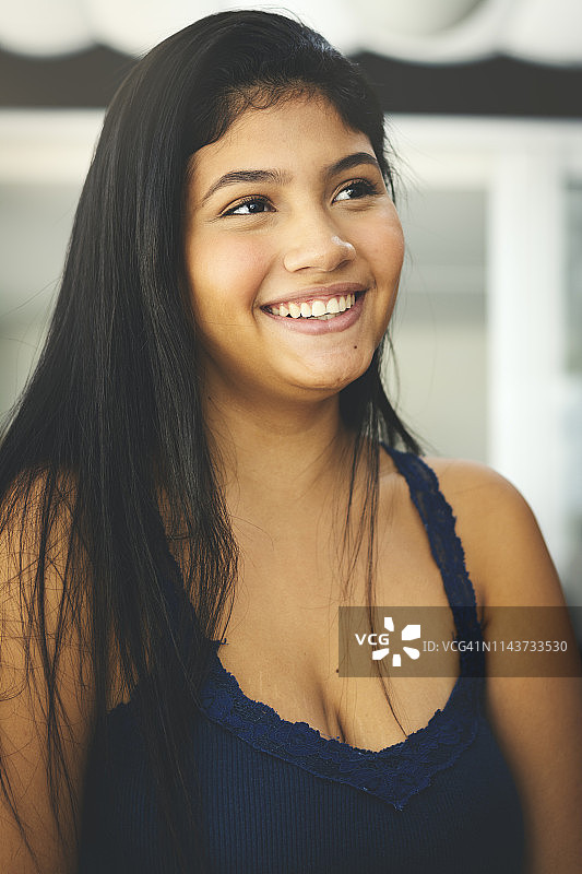 美丽的巴西少女肖像图片素材