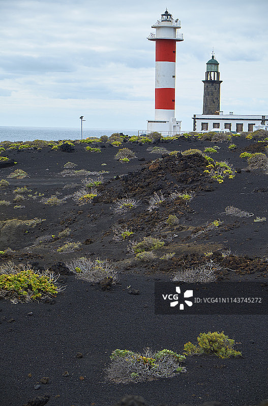西班牙加那利群岛拉帕尔马岛富恩卡连特灯塔新旧塔楼图片素材