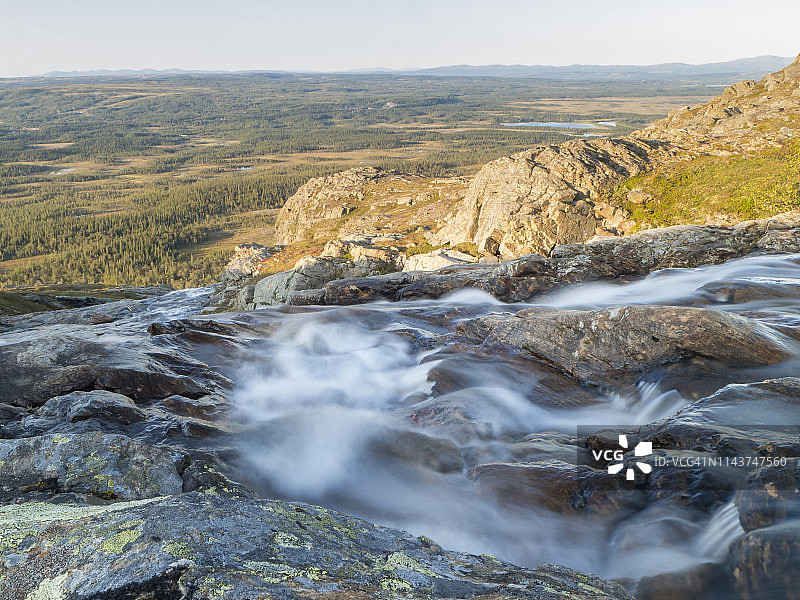 瑞典耶姆特兰银瀑布和埃纳福斯平原景观图片素材