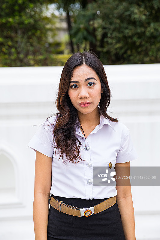 大学生在城市里的快乐瞬间图片素材