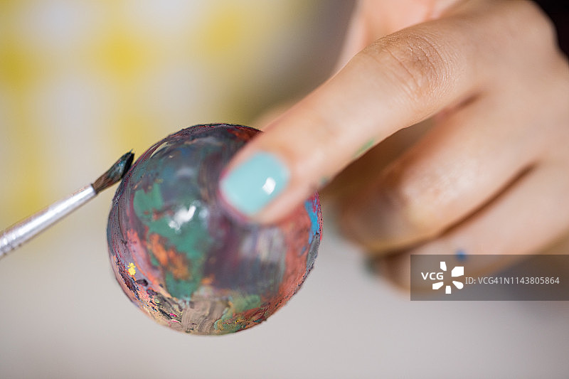 女人画复活节彩蛋图片素材