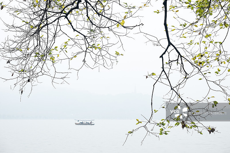 杭州西湖上的巡游图片素材
