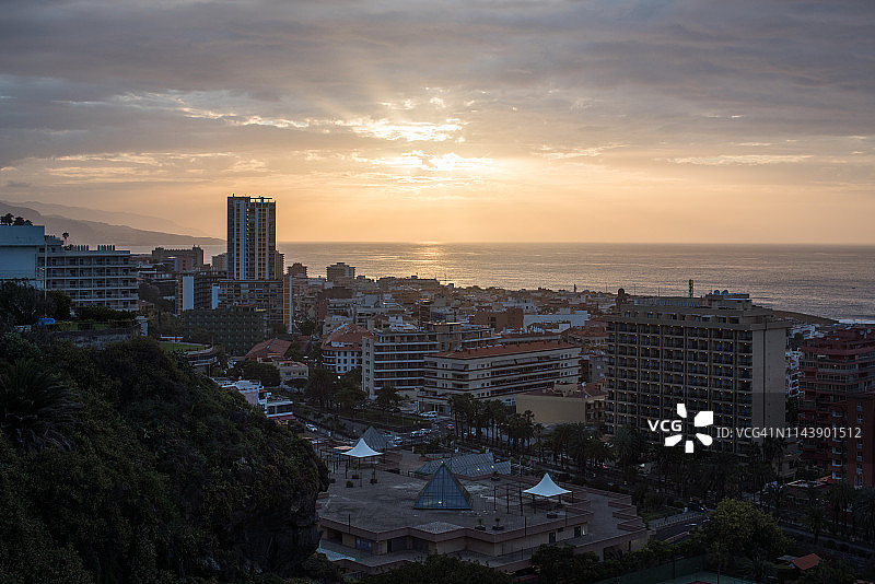 特内里费岛克鲁斯港日落图片素材