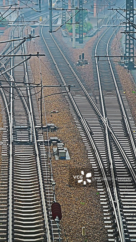 火车轨道和接触网图片素材