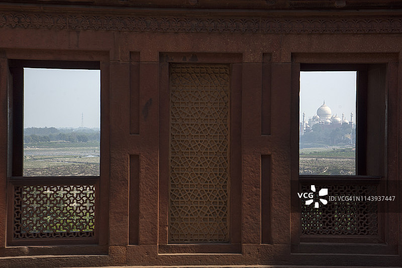 印度阿格拉红堡的泰姬陵景色图片素材