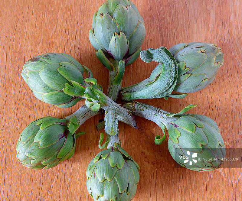 地中海食物：朝鲜蓟静物图片素材
