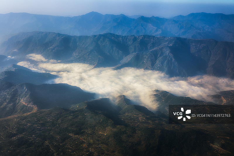 尼泊尔喜马拉雅山脉云海顶部景观图片素材