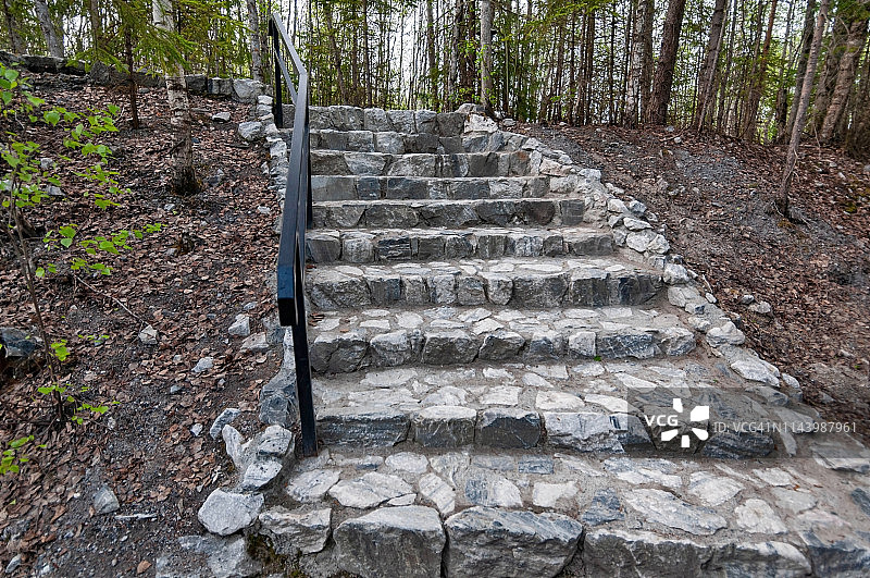森林中的石阶，邻近大理石峡谷图片素材