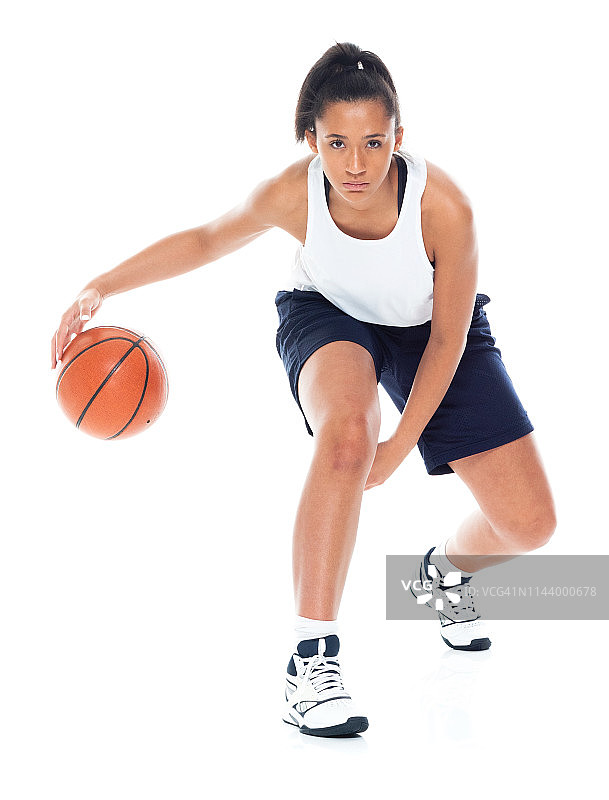 有吸引力的非洲裔美国女性打篮球图片素材