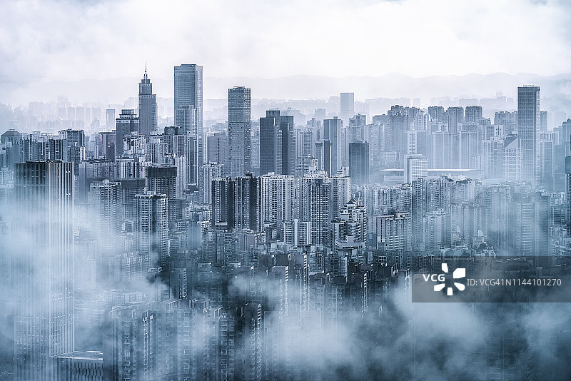 重庆云雾之上的摩天大楼图片素材