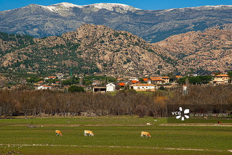瓜达拉马山脉春景图片素材