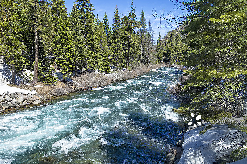 特拉基河步道1图片素材