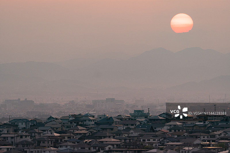 日本群山中的傍晚阳光图片素材