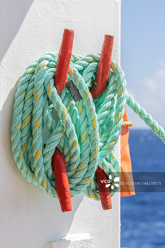 整理有序的绿色绳索图片素材