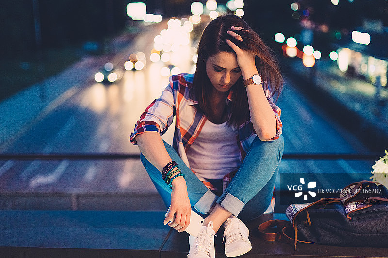 城市里的女孩图片素材