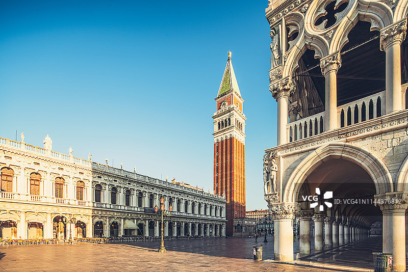 清晨的意大利威尼斯圣马可广场图片素材