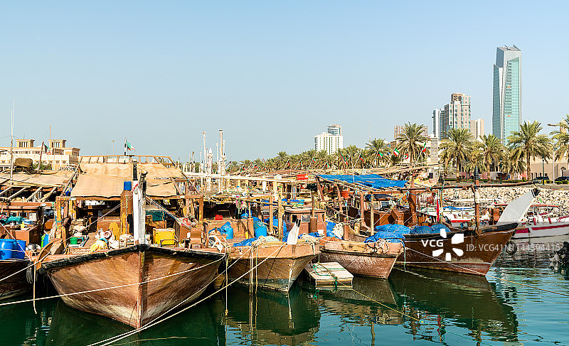 科威特市的传统渔船图片素材
