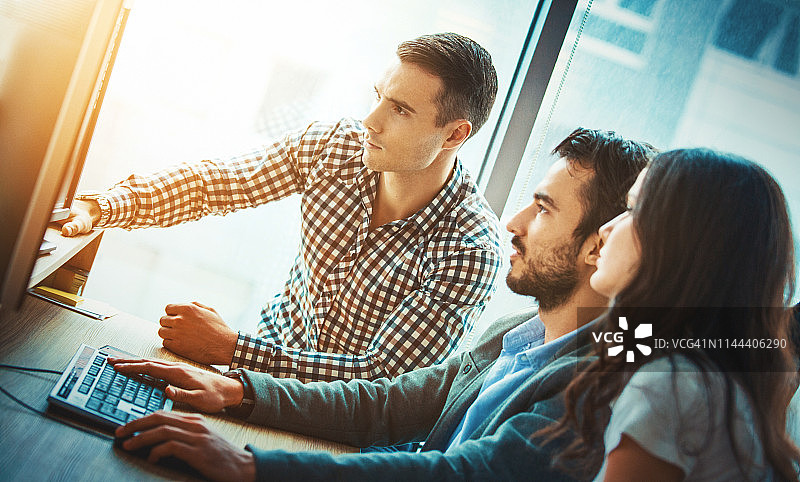 软件开发人员在代码行方面遇到一些问题图片素材