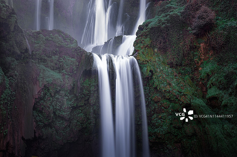摩洛哥阿祖德瀑布自然全景图片素材