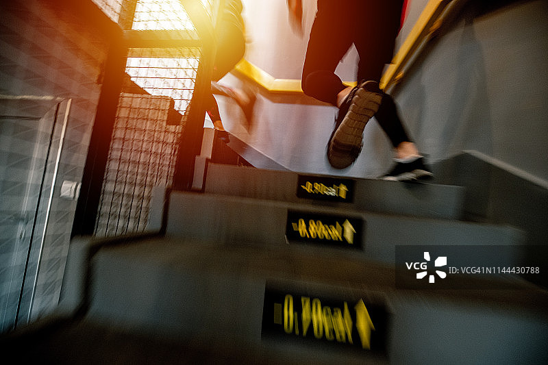 一起奔跑图片素材