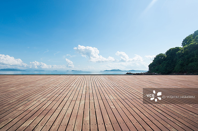 海滨木制停车场图片素材