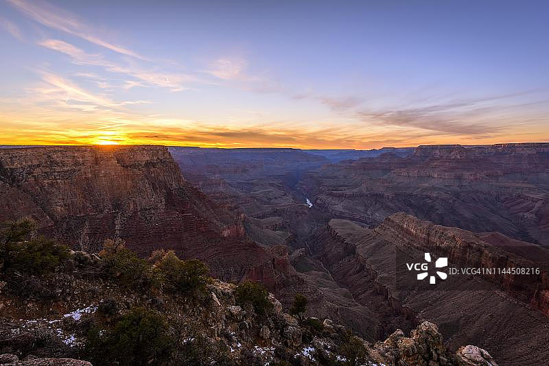 大峡谷日落景观，科罗拉多河，利潘角，美国亚利桑那州大峡谷国家公园南缘图片素材