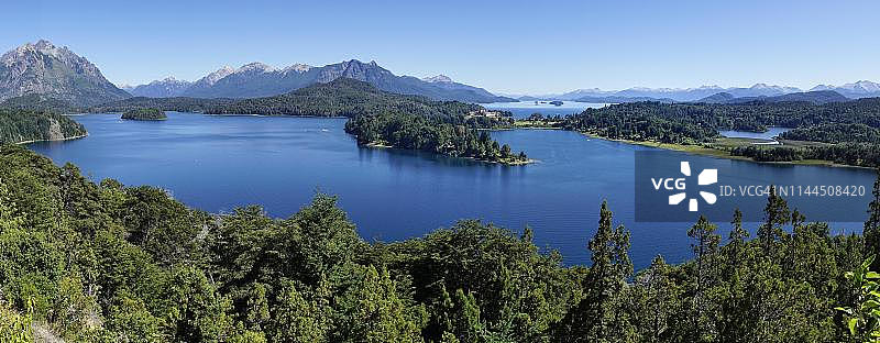 拉奥拉奥酒店，位于莫雷诺湖和纳韦尔瓦皮湖之间，内格罗河省安第斯山脉，阿根廷巴塔哥尼亚图片素材