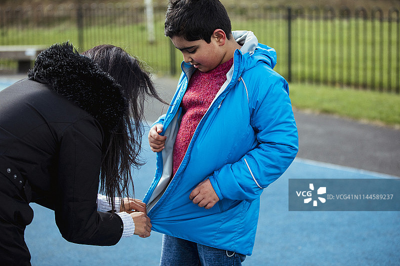 你能帮帮我吗，妈妈？图片素材