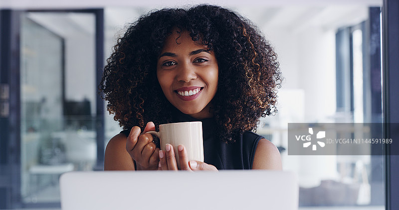 办公室高效的一天图片素材