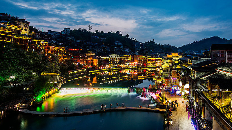 中国湖南凤凰古城夜景图片素材
