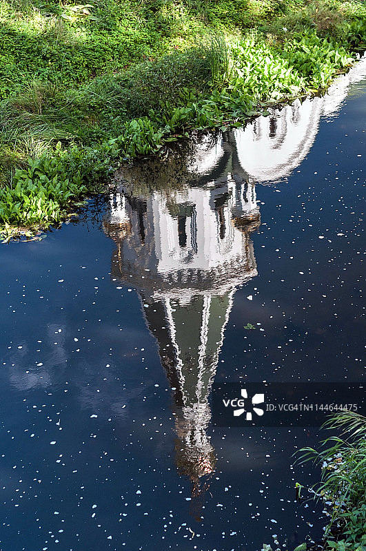 普列戈利亚河中大教堂美丽的明亮倒影图片素材