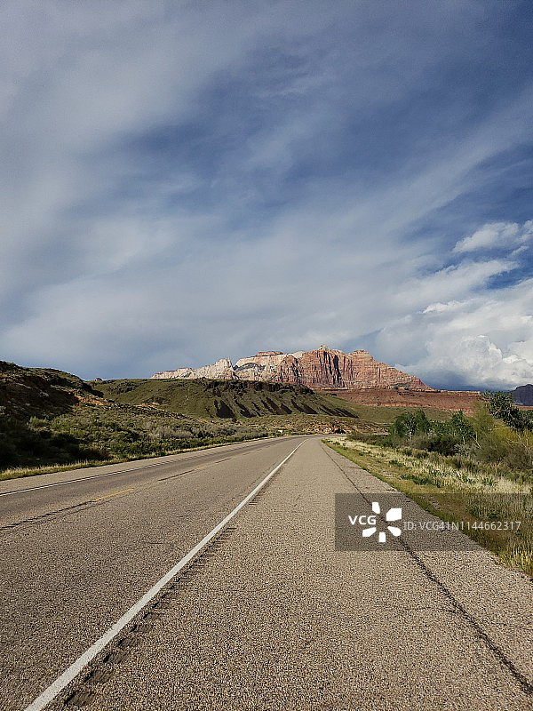 通往犹他州锡安国家公园的路图片素材