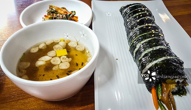 韩式野餐食品“紫菜包饭”图片素材