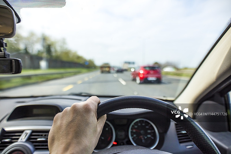 从驾驶员角度看交通堵塞图片素材