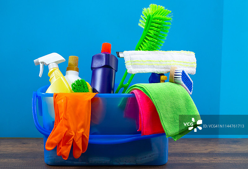 用于清洁厨房、浴室和其他房间不同表面的清洁套装图片素材