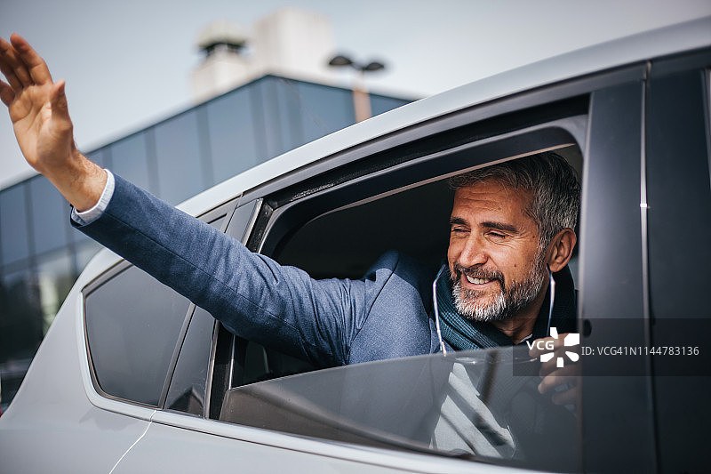 车内的年长商人图片素材