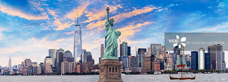带有美国纽约市的自由女神像图片素材
