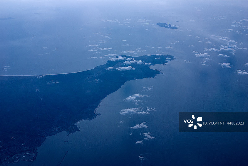 飞机上的海岸线景观图片素材