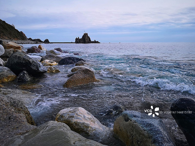 意大利里瓦的岩石与海景图片素材